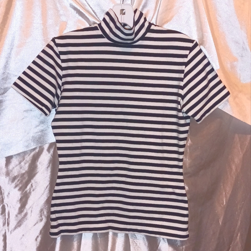 Black and white striped short sleeve mock turtle stretch T medium
